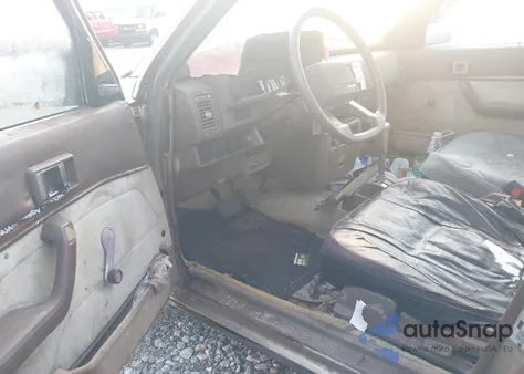 1986 Toyota Camry Dlx from USA, damaged, VIN JT2SV12E2G6028729